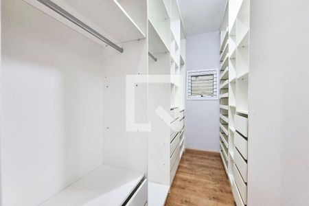 Casa para alugar com 270m², 4 quartos e 2 vagas Casa para alugar com 270m², 4 quartos e 2 vagasSuíte