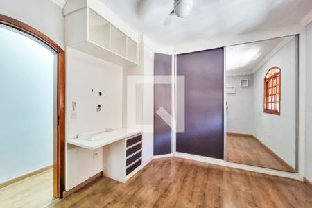 Casa para alugar com 270m², 4 quartos e 2 vagas Casa para alugar com 270m², 4 quartos e 2 vagasQuarto 1