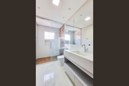 Casa para alugar com 270m², 4 quartos e 2 vagas Casa para alugar com 270m², 4 quartos e 2 vagasBanheiro