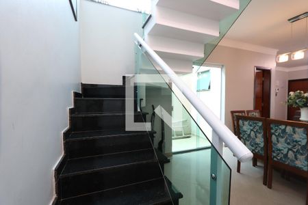 Casa à venda com 125m², 3 quartos e 4 vagasEscadas