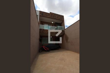 Casa à venda com 125m², 3 quartos e 4 vagasFachada Interna