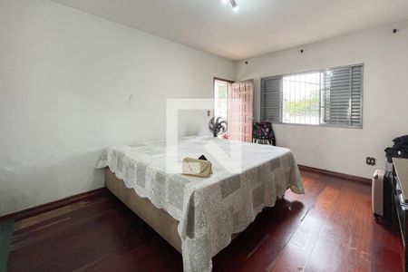 Casa à venda com 300m², 4 quartos e 2 vagasSuíte