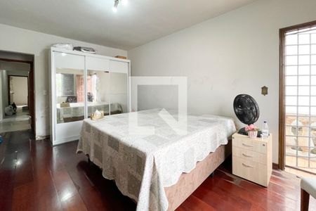 Casa à venda com 300m², 4 quartos e 2 vagasSuíte