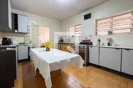Casa à venda com 300m², 4 quartos e 2 vagasCozinha 