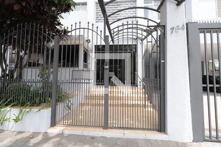 Apartamento à venda com 70m², 2 quartos e 1 vagaFachada e portaria