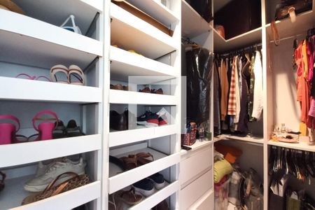 Casa à venda com 115m², 4 quartos e 2 vagasCloset da suíte