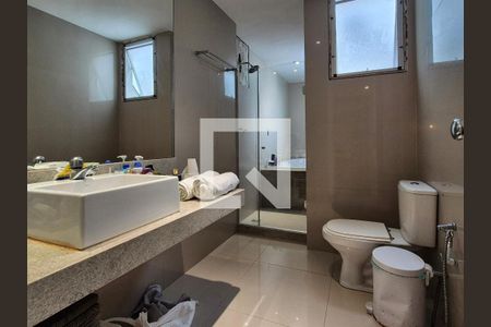 Apartamento à venda com 209m², 3 quartos e 3 vagasBanheiro