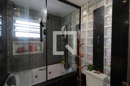 Casa à venda com 240m², 3 quartos e 2 vagasBanheiro da Suíte