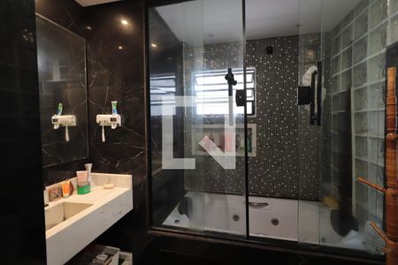 Casa à venda com 240m², 3 quartos e 2 vagas Casa à venda com 240m², 3 quartos e 2 vagasBanheiro da Suíte