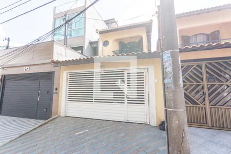 Casa à venda com 260m², 3 quartos e 2 vagas Casa à venda com 260m², 3 quartos e 2 vagasFachada