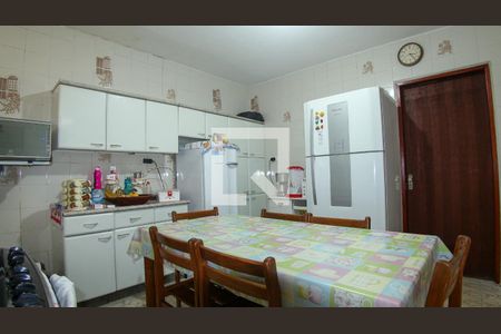 Casa à venda com 250m², 4 quartos e 1 vagaCozinha 