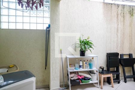 Casa à venda com 82m², 2 quartos e 1 vagaÁrea de serviço