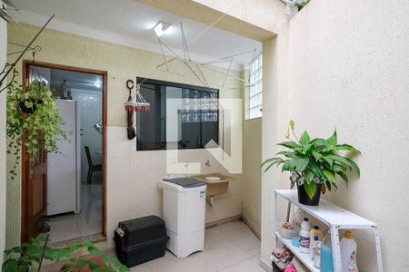 Casa à venda com 82m², 2 quartos e 1 vagaÁrea de serviço