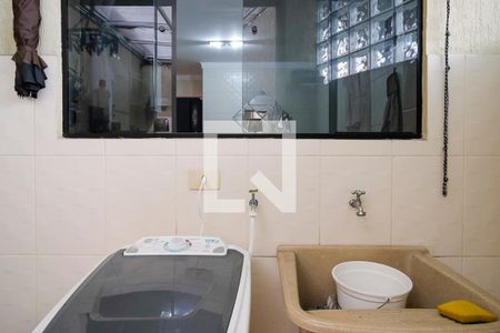 Casa à venda com 82m², 2 quartos e 1 vagaÁrea de serviço