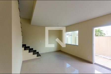 Casa de condomínio à venda com 96m², 3 quartos e 3 vagas Casa de condomínio à venda com 96m², 3 quartos e 3 vagasSala