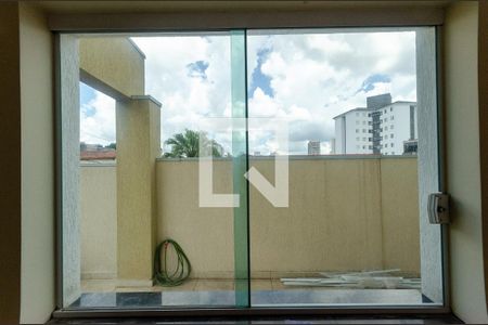 Casa de condomínio à venda com 96m², 3 quartos e 3 vagas Casa de condomínio à venda com 96m², 3 quartos e 3 vagasSala - janela