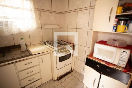 Casa à venda com 200m², 4 quartos e 2 vagasCASA DOS FUNDOS