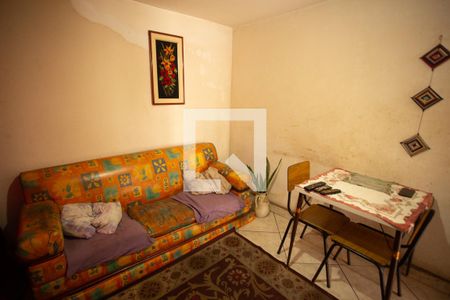 Casa à venda com 200m², 4 quartos e 2 vagasCASA DOS FUNDOS