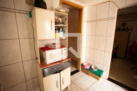 Casa à venda com 200m², 4 quartos e 2 vagasCASA DOS FUNDOS