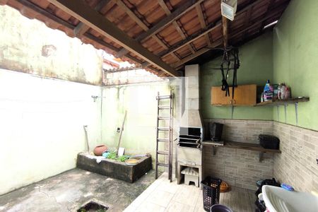 Casa à venda com 100m², 3 quartos e 2 vagasÁrea externa 