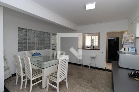 Casa para alugar com 300m², 5 quartos e 3 vagas Casa para alugar com 300m², 5 quartos e 3 vagasCopa