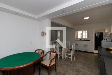 Casa para alugar com 300m², 5 quartos e 3 vagas Casa para alugar com 300m², 5 quartos e 3 vagasCopa
