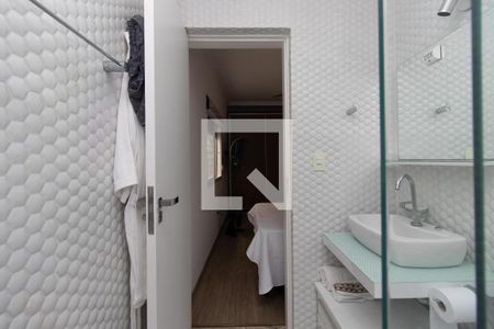 Casa para alugar com 300m², 5 quartos e 3 vagas Casa para alugar com 300m², 5 quartos e 3 vagasBanheiro da Suíte 2