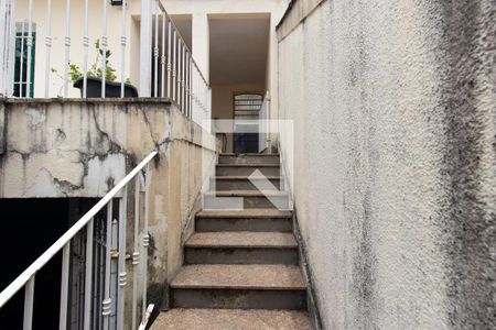 Casa para alugar com 300m², 5 quartos e 3 vagas Casa para alugar com 300m², 5 quartos e 3 vagasEscada de Entrada
