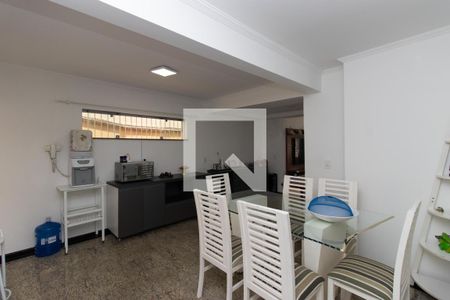 Casa para alugar com 300m², 5 quartos e 3 vagas Casa para alugar com 300m², 5 quartos e 3 vagasCopa