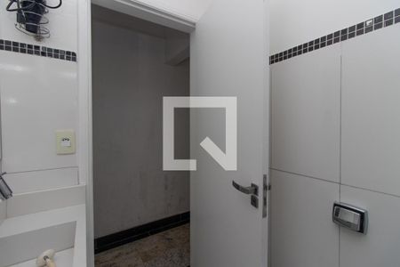 Casa para alugar com 300m², 5 quartos e 3 vagas Casa para alugar com 300m², 5 quartos e 3 vagasBanheiro da Edícula