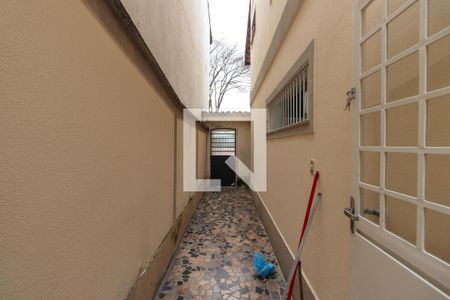 Casa para alugar com 300m², 5 quartos e 3 vagas Casa para alugar com 300m², 5 quartos e 3 vagasCorredor lateral