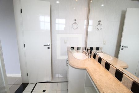 Apartamento para alugar com 217m², 3 quartos e 2 vagasBanheiro da Suíte 2