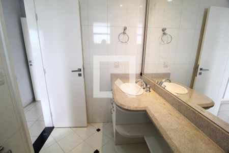 Apartamento para alugar com 217m², 3 quartos e 2 vagasBanheiro da Suíte 1