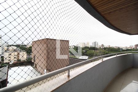 Apartamento para alugar com 217m², 3 quartos e 2 vagasVaranda