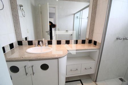 Apartamento para alugar com 217m², 3 quartos e 2 vagasBanheiro da Suíte 2