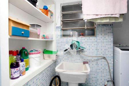 Apartamento à venda com 159m², 3 quartos e 1 vagaÁrea de Serviço + Despensa + Banheiro 3 Lavabo Serviço