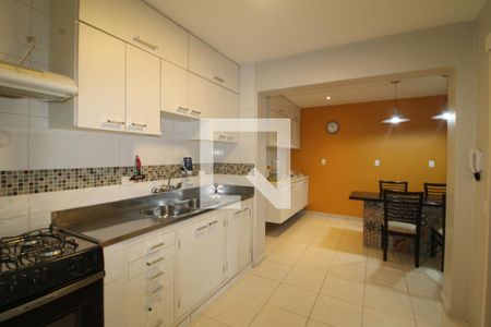 Casa à venda com 396m², 9 quartos e 4 vagasCozinha 1