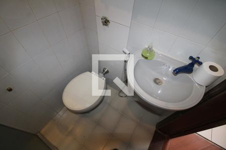 Casa à venda com 396m², 9 quartos e 4 vagasBanheiro 2