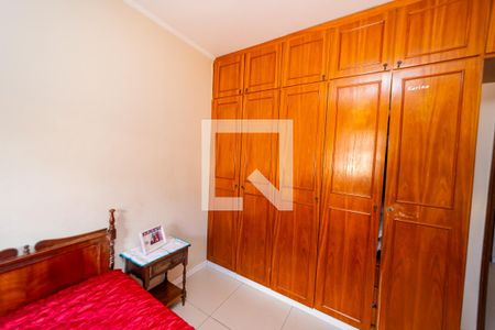 Casa à venda com 250m², 3 quartos e 3 vagas Casa à venda com 250m², 3 quartos e 3 vagasQuarto 2