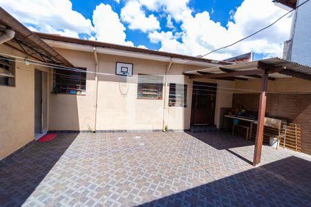 Casa à venda com 250m², 3 quartos e 3 vagas Casa à venda com 250m², 3 quartos e 3 vagasQuintal