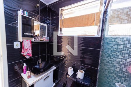 Casa à venda com 250m², 3 quartos e 3 vagas Casa à venda com 250m², 3 quartos e 3 vagasEdícula - Banheiro