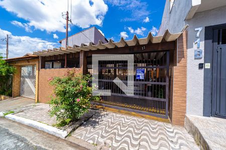 Casa à venda com 250m², 3 quartos e 3 vagas Casa à venda com 250m², 3 quartos e 3 vagasFachada