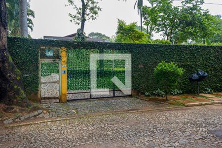Casa de condomínio à venda com 233m², 4 quartos e 2 vagasFachada