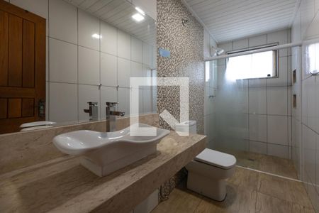 Casa de condomínio à venda com 233m², 4 quartos e 2 vagasBanheiro 2