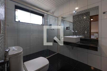 Casa de condomínio à venda com 233m², 4 quartos e 2 vagasBanheiro 3