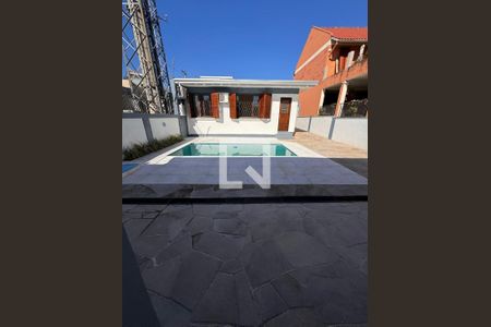 Casa à venda com 140m², 3 quartos e 4 vagas Casa à venda com 140m², 3 quartos e 4 vagasPiscina
