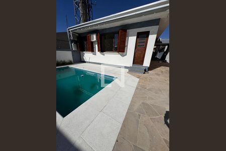 Casa à venda com 140m², 3 quartos e 4 vagas Casa à venda com 140m², 3 quartos e 4 vagasPiscina