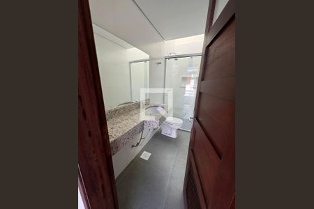 Casa à venda com 140m², 3 quartos e 4 vagas Casa à venda com 140m², 3 quartos e 4 vagasBanheiro