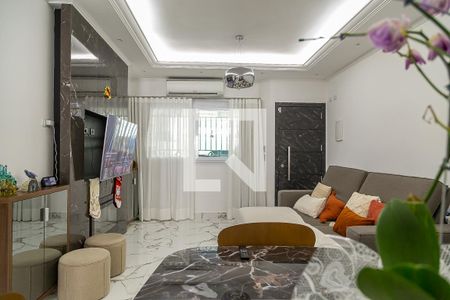 Casa à venda com 100m², 3 quartos e 2 vagasSala