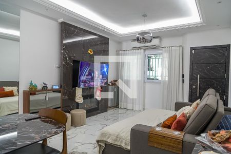 Casa à venda com 100m², 3 quartos e 2 vagasSala